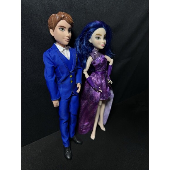 Disney Descendants E6042 Royal Couple Engagement 2-Doll Set – GUC – Articulated - Picture 3 of 8